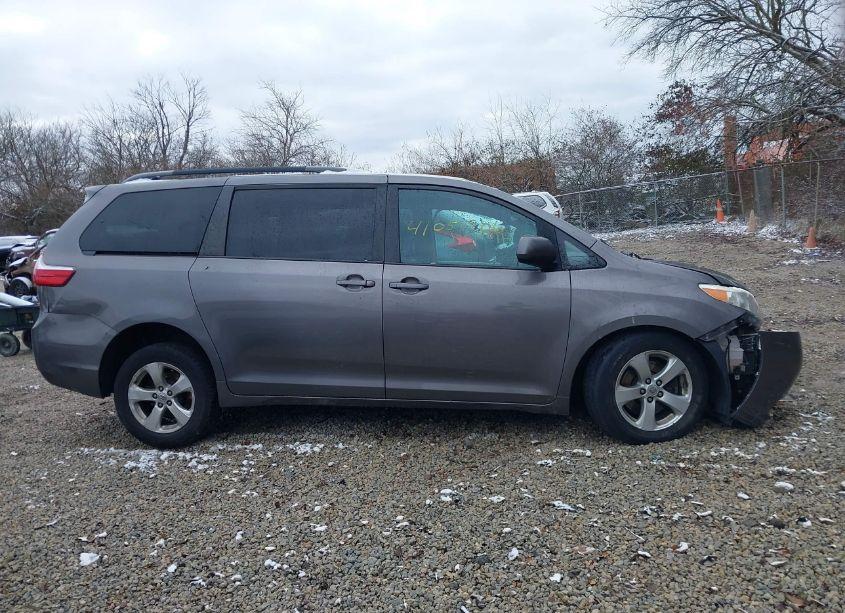 Photo 13 of 2017 Toyota Sienna LE 8 PASSENGER (VIN 5TDKZ3DC6HS844685)