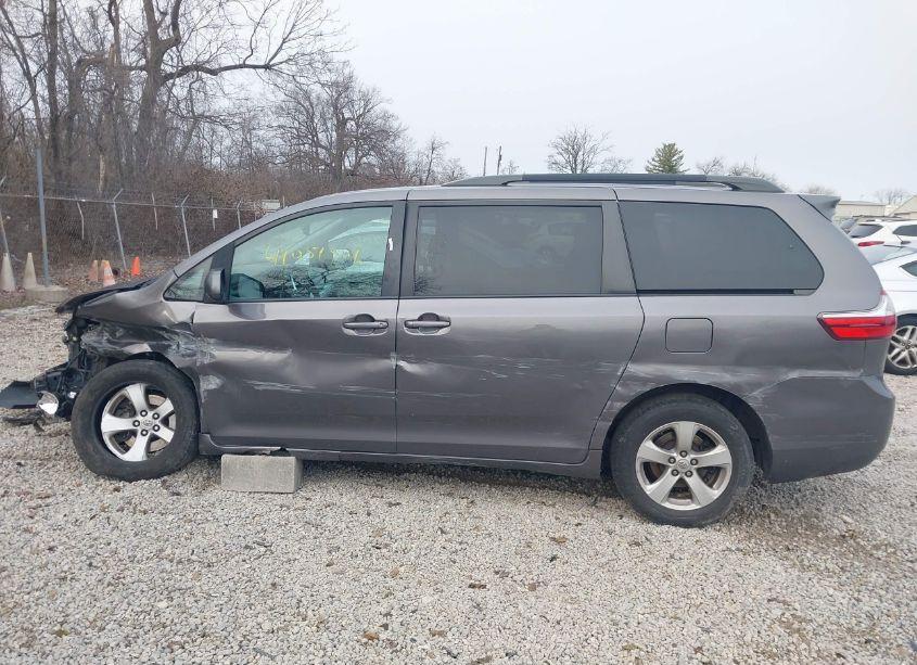 Photo 14 of 2017 Toyota Sienna LE 8 PASSENGER (VIN 5TDKZ3DC6HS844685)