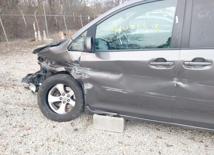 Photo 19 of 2017 Toyota Sienna LE 8 PASSENGER (VIN 5TDKZ3DC6HS844685)