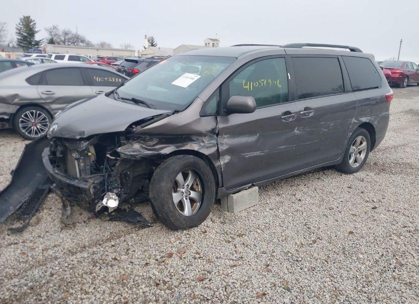 Photo 2 of 2017 Toyota Sienna LE 8 PASSENGER (VIN 5TDKZ3DC6HS844685)