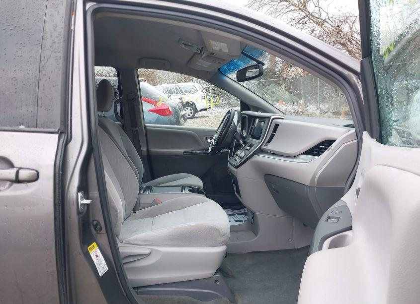 Photo 5 of 2017 Toyota Sienna LE 8 PASSENGER (VIN 5TDKZ3DC6HS844685)