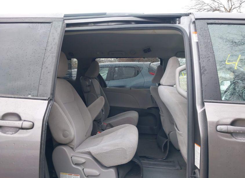 Photo 8 of 2017 Toyota Sienna LE 8 PASSENGER (VIN 5TDKZ3DC6HS844685)