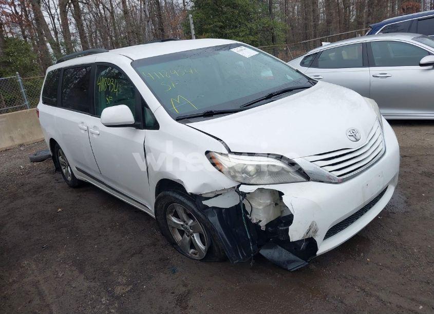 2017 Toyota Sienna LE 8 PASSENGER (VIN 5TDKZ3DC6HS863138) main photo