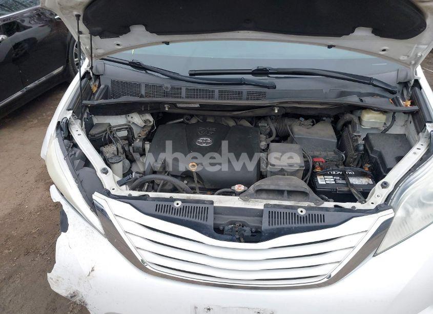 Photo 10 of 2017 Toyota Sienna LE 8 PASSENGER (VIN 5TDKZ3DC6HS863138)