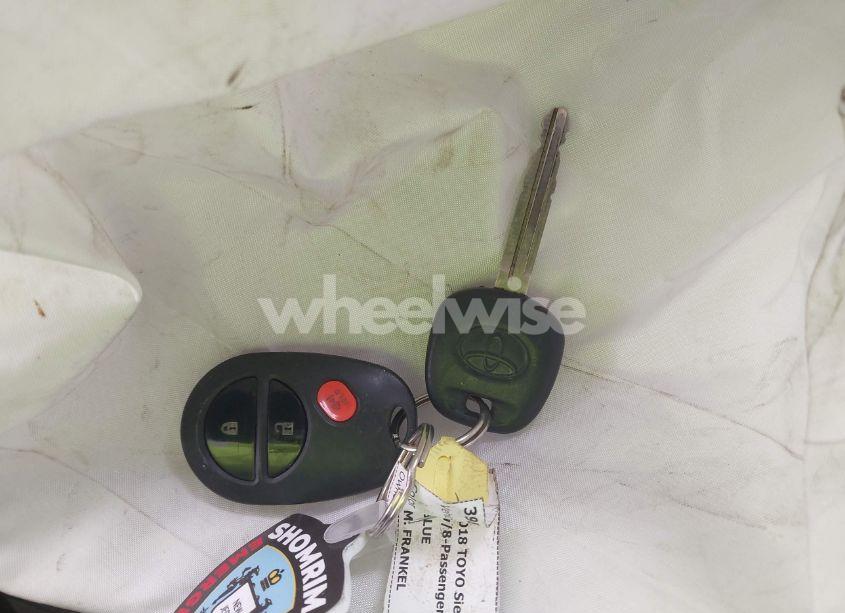 Photo 11 of 2018 Toyota Sienna LE 8 PASSENGER (VIN 5TDKZ3DC6JS906320)