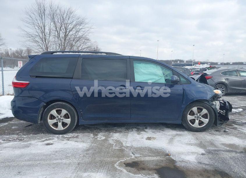 Photo 13 of 2018 Toyota Sienna LE 8 PASSENGER (VIN 5TDKZ3DC6JS906320)