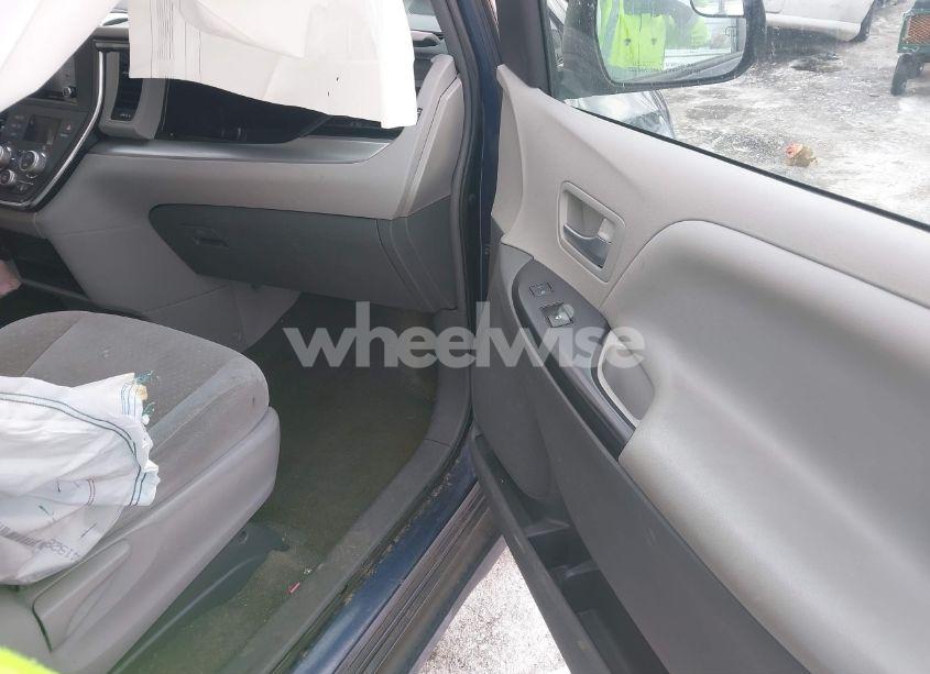 Photo 5 of 2018 Toyota Sienna LE 8 PASSENGER (VIN 5TDKZ3DC6JS906320)