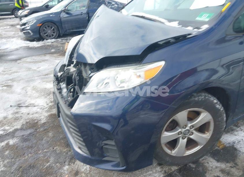 Photo 6 of 2018 Toyota Sienna LE 8 PASSENGER (VIN 5TDKZ3DC6JS906320)