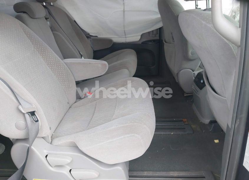 Photo 8 of 2018 Toyota Sienna LE 8 PASSENGER (VIN 5TDKZ3DC6JS906320)