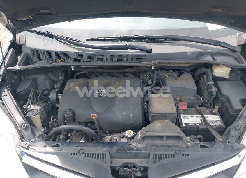 Photo 10 of 2018 Toyota Sienna LE 8 PASSENGER (VIN 5TDKZ3DC6JS909072)