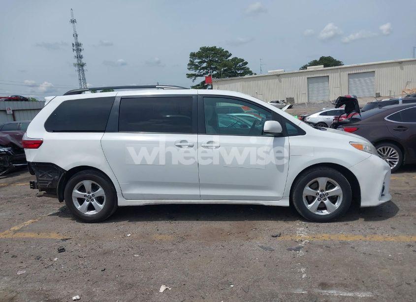 Photo 13 of 2018 Toyota Sienna LE 8 PASSENGER (VIN 5TDKZ3DC6JS909072)