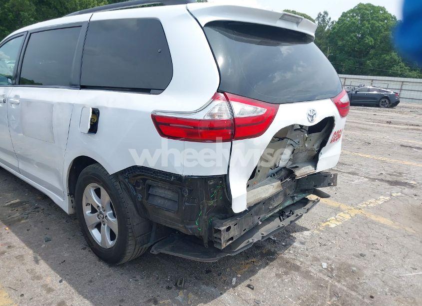 Photo 18 of 2018 Toyota Sienna LE 8 PASSENGER (VIN 5TDKZ3DC6JS909072)