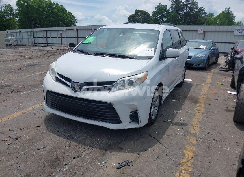 Photo 2 of 2018 Toyota Sienna LE 8 PASSENGER (VIN 5TDKZ3DC6JS909072)