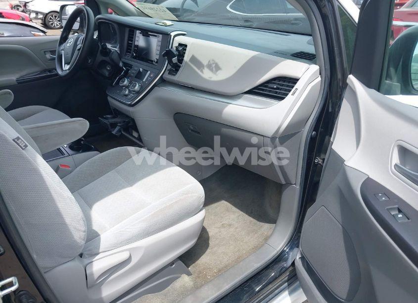 Photo 5 of 2018 Toyota Sienna LE 8 PASSENGER (VIN 5TDKZ3DC6JS909072)