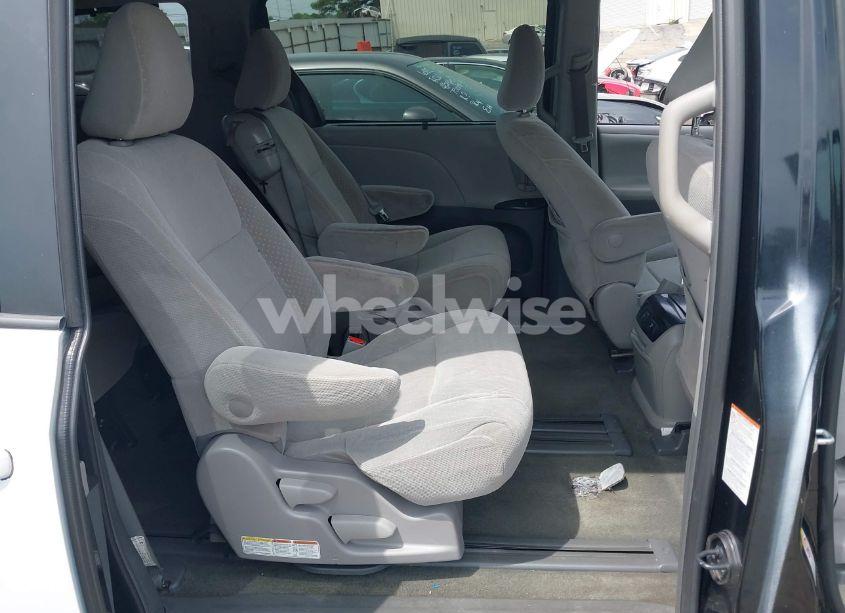 Photo 8 of 2018 Toyota Sienna LE 8 PASSENGER (VIN 5TDKZ3DC6JS909072)