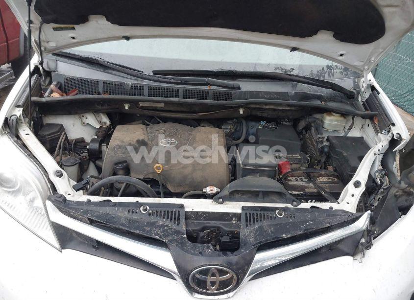 Photo 10 of 2018 Toyota Sienna LE 8 PASSENGER (VIN 5TDKZ3DC6JS928592)