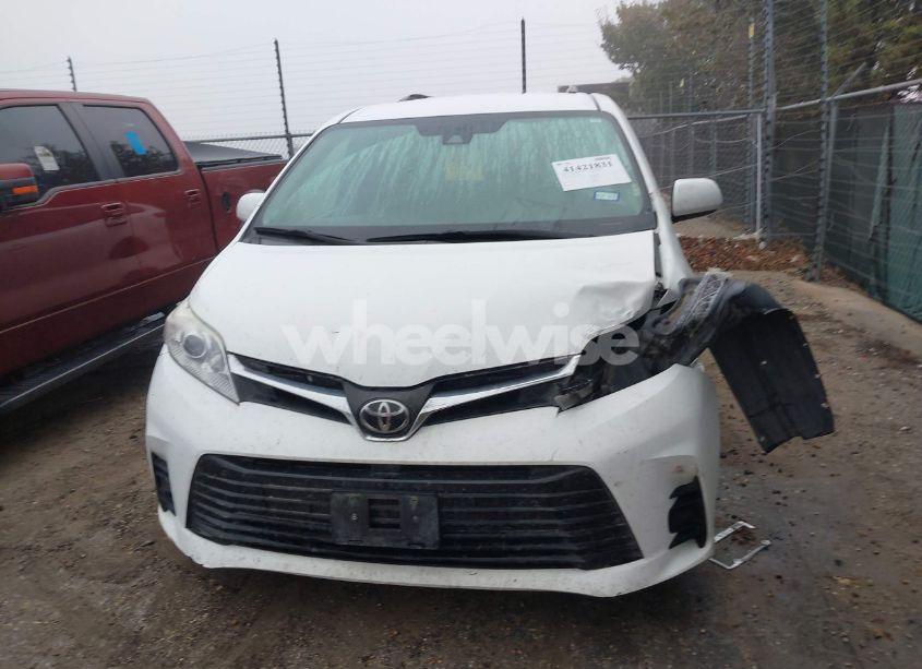 Photo 12 of 2018 Toyota Sienna LE 8 PASSENGER (VIN 5TDKZ3DC6JS928592)