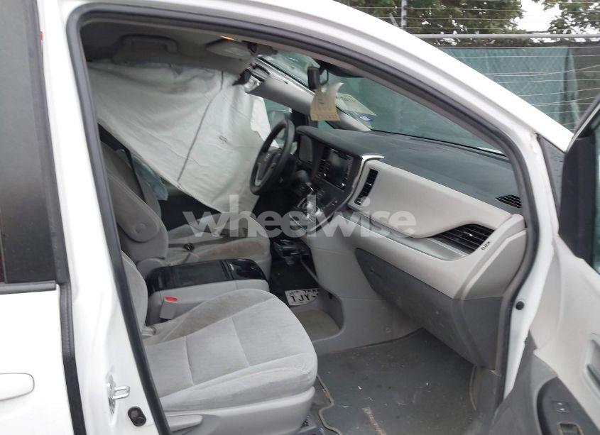 Photo 5 of 2018 Toyota Sienna LE 8 PASSENGER (VIN 5TDKZ3DC6JS928592)