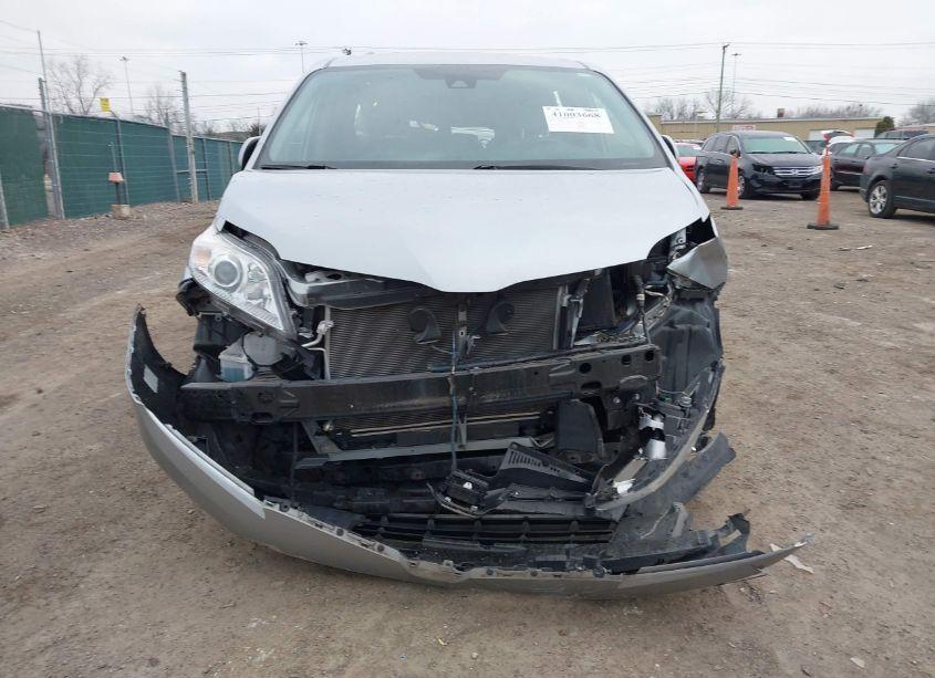 Photo 11 of 2020 Toyota Sienna LE (VIN 5TDKZ3DC6LS050925)