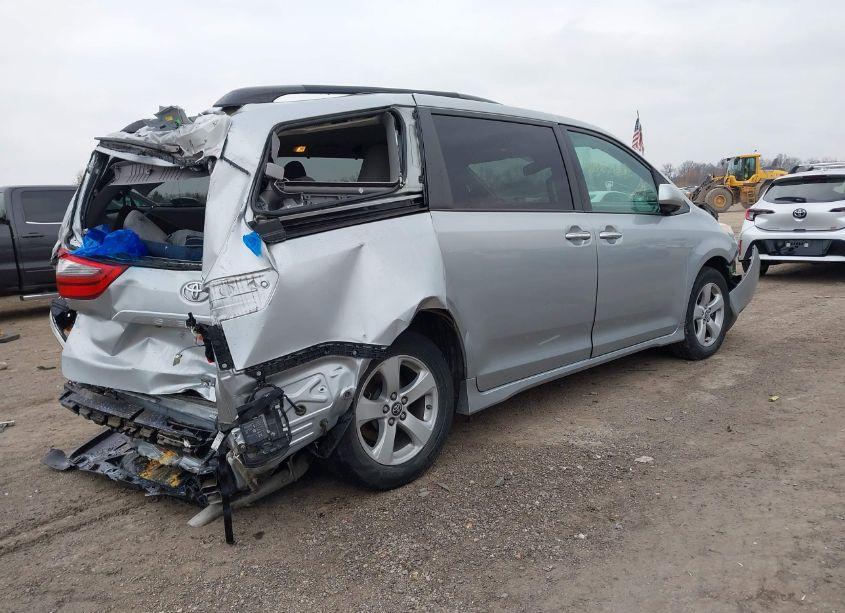 Photo 4 of 2020 Toyota Sienna LE (VIN 5TDKZ3DC6LS050925)