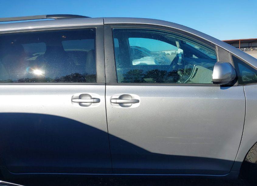 Photo 13 of 2017 Toyota Sienna LE 8 PASSENGER (VIN 5TDKZ3DC7HS772606)