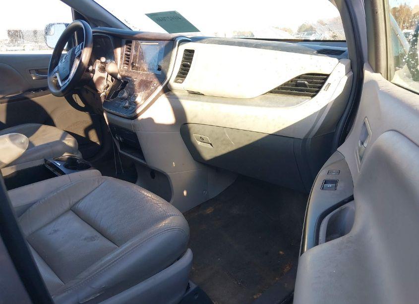 Photo 5 of 2017 Toyota Sienna LE 8 PASSENGER (VIN 5TDKZ3DC7HS772606)