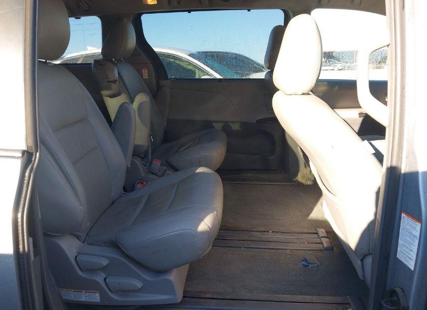 Photo 8 of 2017 Toyota Sienna LE 8 PASSENGER (VIN 5TDKZ3DC7HS772606)