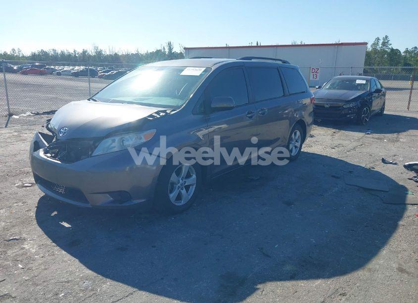 Photo 2 of 2017 Toyota Sienna LE 8 PASSENGER (VIN 5TDKZ3DC7HS781788)