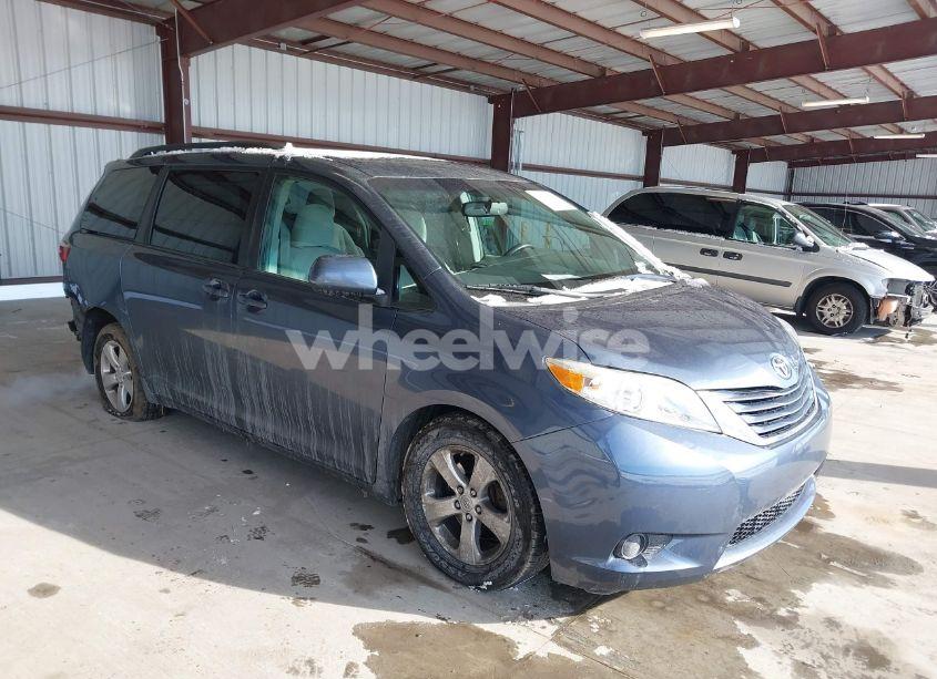 2017 Toyota Sienna LE 8 PASSENGER (VIN 5TDKZ3DC7HS785727) main photo