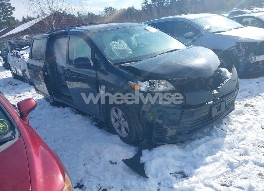 2018 Toyota Sienna LE 8 PASSENGER (VIN 5TDKZ3DC7JS910196) main photo