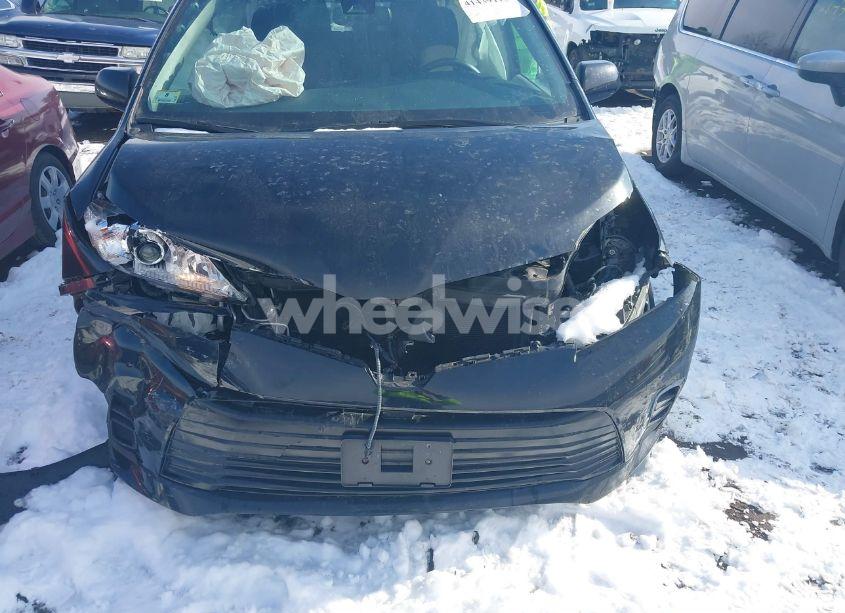 Photo 13 of 2018 Toyota Sienna LE 8 PASSENGER (VIN 5TDKZ3DC7JS910196)