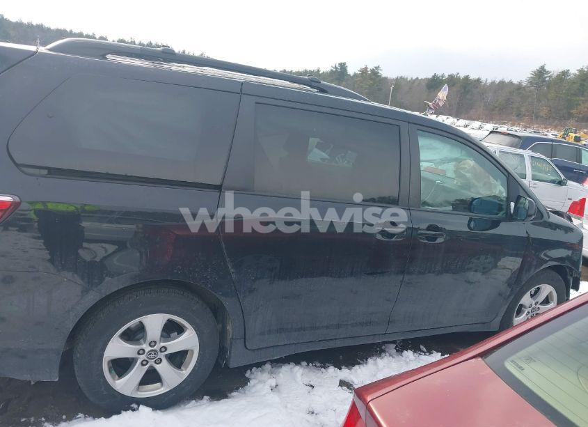 Photo 14 of 2018 Toyota Sienna LE 8 PASSENGER (VIN 5TDKZ3DC7JS910196)