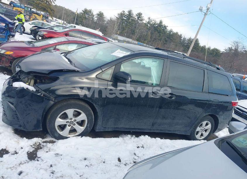 Photo 15 of 2018 Toyota Sienna LE 8 PASSENGER (VIN 5TDKZ3DC7JS910196)