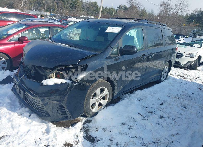 Photo 2 of 2018 Toyota Sienna LE 8 PASSENGER (VIN 5TDKZ3DC7JS910196)