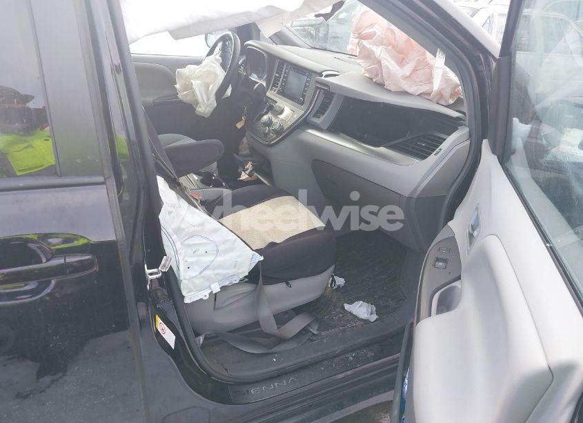 Photo 5 of 2018 Toyota Sienna LE 8 PASSENGER (VIN 5TDKZ3DC7JS910196)