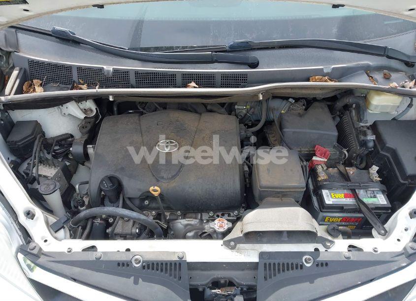 Photo 10 of 2018 Toyota Sienna LE 8 PASSENGER (VIN 5TDKZ3DC7JS926205)