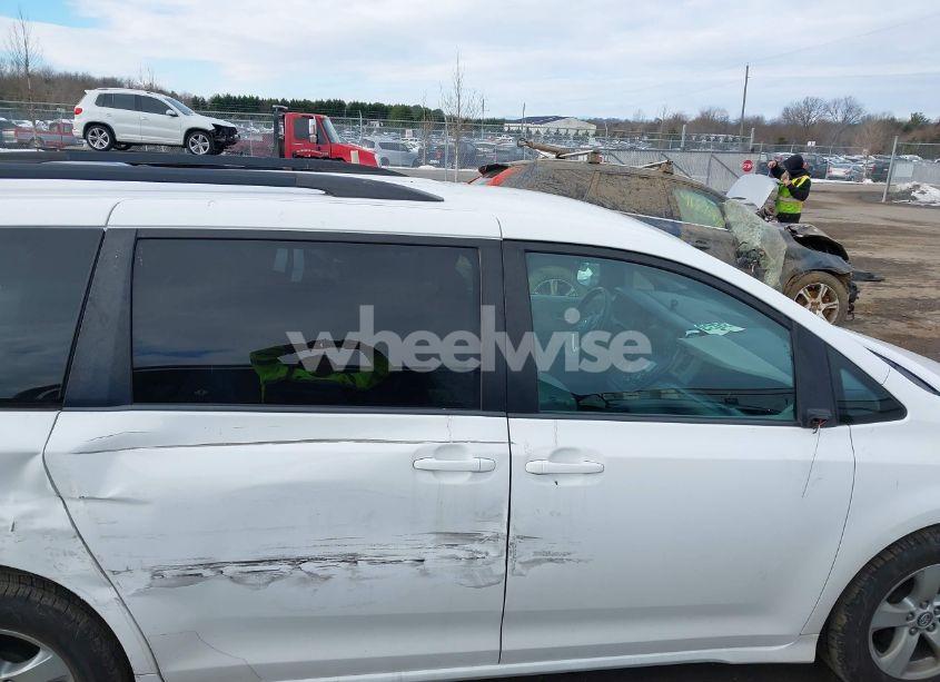 Photo 13 of 2018 Toyota Sienna LE 8 PASSENGER (VIN 5TDKZ3DC7JS926205)