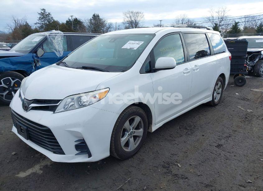 Photo 2 of 2018 Toyota Sienna LE 8 PASSENGER (VIN 5TDKZ3DC7JS926205)