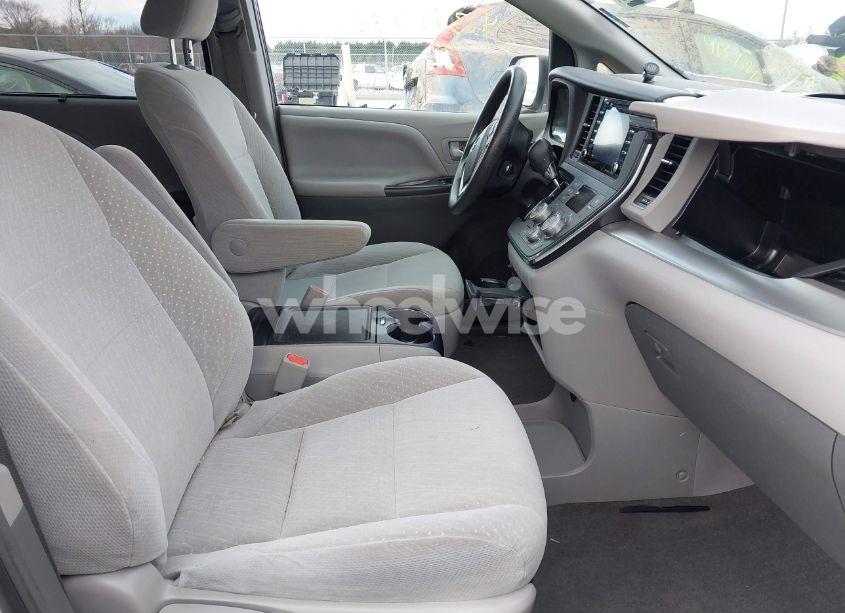 Photo 5 of 2018 Toyota Sienna LE 8 PASSENGER (VIN 5TDKZ3DC7JS926205)
