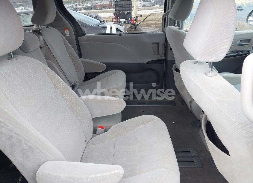 Photo 8 of 2018 Toyota Sienna LE 8 PASSENGER (VIN 5TDKZ3DC7JS926205)
