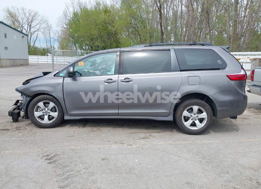 Photo 14 of 2018 Toyota Sienna LE 8 PASSENGER (VIN 5TDKZ3DC7JS940573)