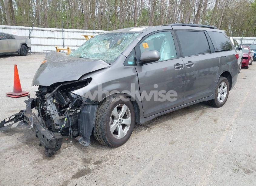 Photo 2 of 2018 Toyota Sienna LE 8 PASSENGER (VIN 5TDKZ3DC7JS940573)