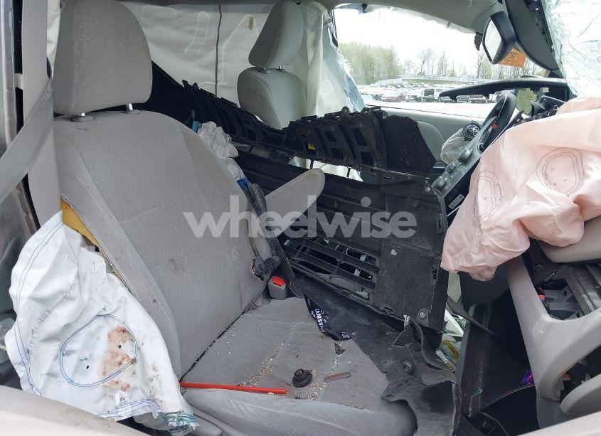 Photo 5 of 2018 Toyota Sienna LE 8 PASSENGER (VIN 5TDKZ3DC7JS940573)