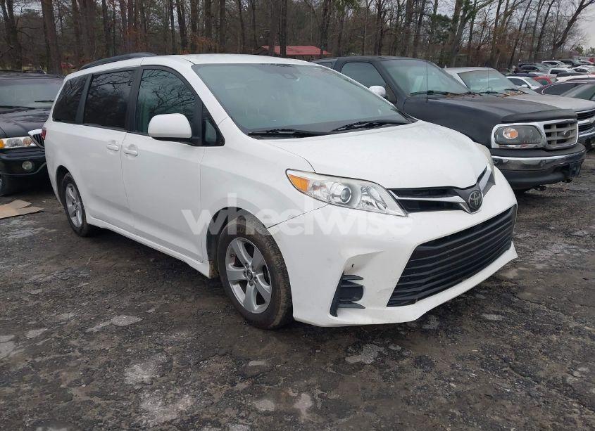 2018 Toyota Sienna LE 8 PASSENGER (VIN 5TDKZ3DC7JS962959) main photo