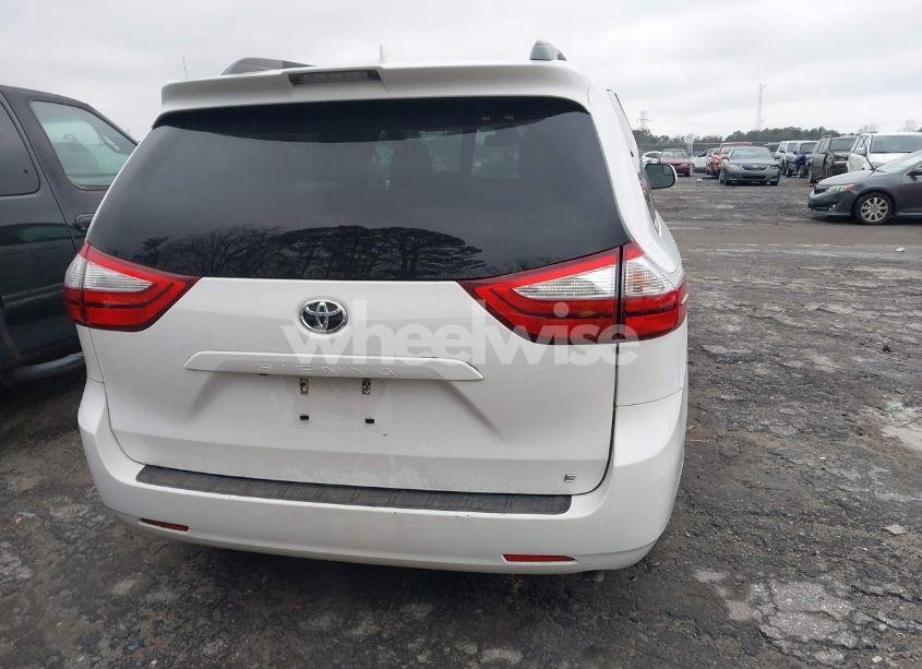 Photo 16 of 2018 Toyota Sienna LE 8 PASSENGER (VIN 5TDKZ3DC7JS962959)