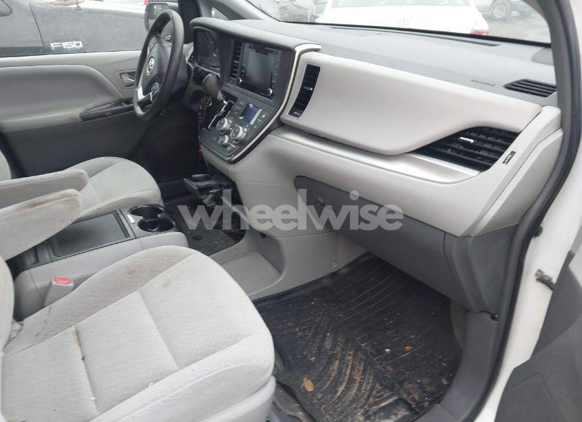 Photo 5 of 2018 Toyota Sienna LE 8 PASSENGER (VIN 5TDKZ3DC7JS962959)