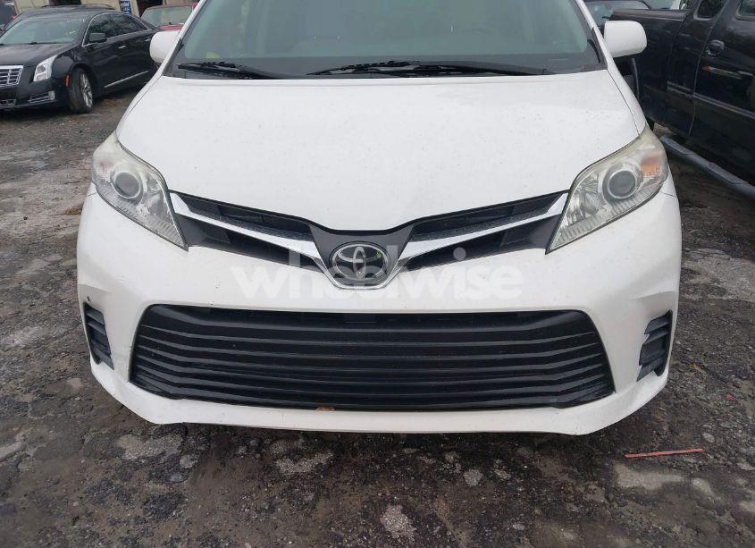 Photo 6 of 2018 Toyota Sienna LE 8 PASSENGER (VIN 5TDKZ3DC7JS962959)