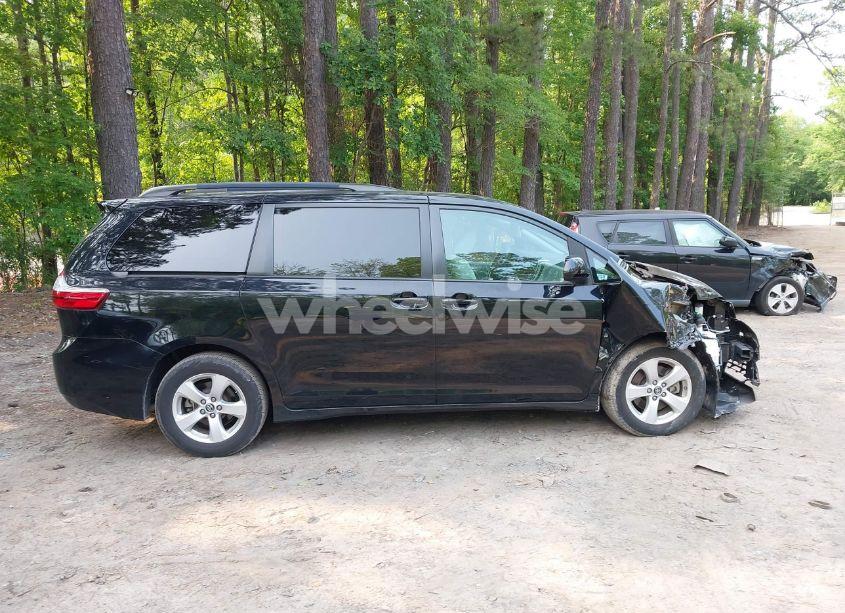 Photo 13 of 2019 Toyota Sienna LE 7 PASSENGER/LE 8 PASSENGER (VIN 5TDKZ3DC7KS008763)