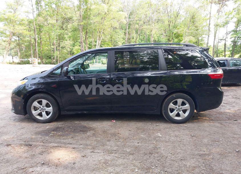 Photo 14 of 2019 Toyota Sienna LE 7 PASSENGER/LE 8 PASSENGER (VIN 5TDKZ3DC7KS008763)