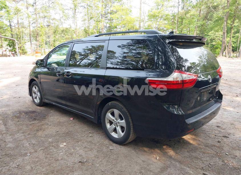 Photo 3 of 2019 Toyota Sienna LE 7 PASSENGER/LE 8 PASSENGER (VIN 5TDKZ3DC7KS008763)